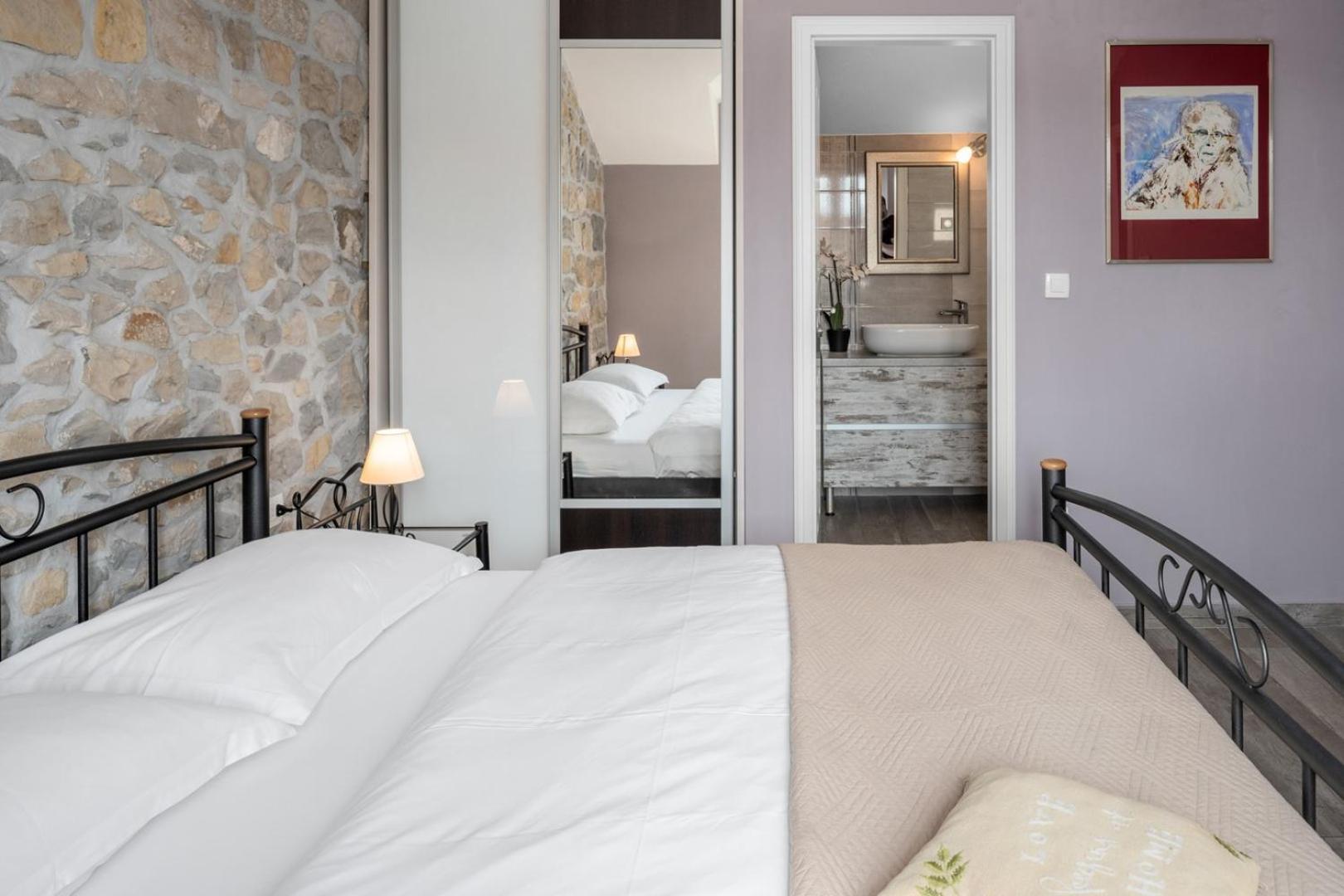 Villa New Filipetti In Center, 4 En-suite Bedrooms Charming Stone House, Heated Private Pool, 600m From