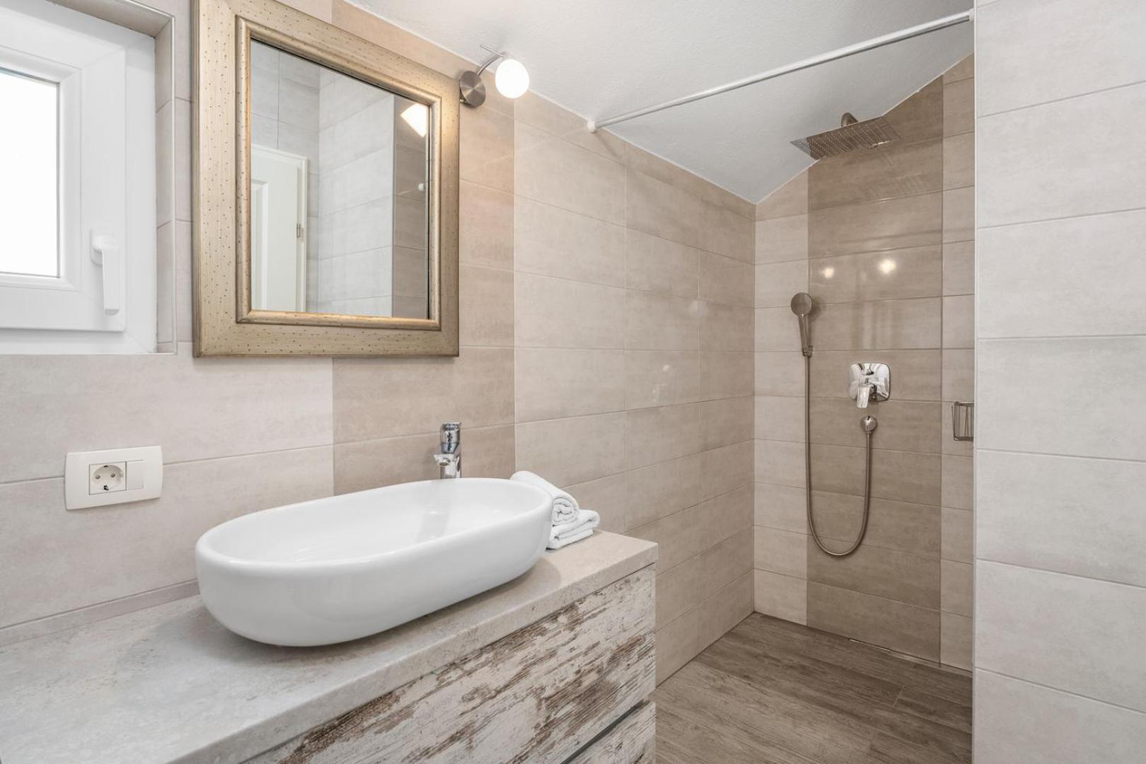 New Filipetti In Center, 4 En-suite Bedrooms Charming Stone House, Heated Private Pool, 600m From Villa