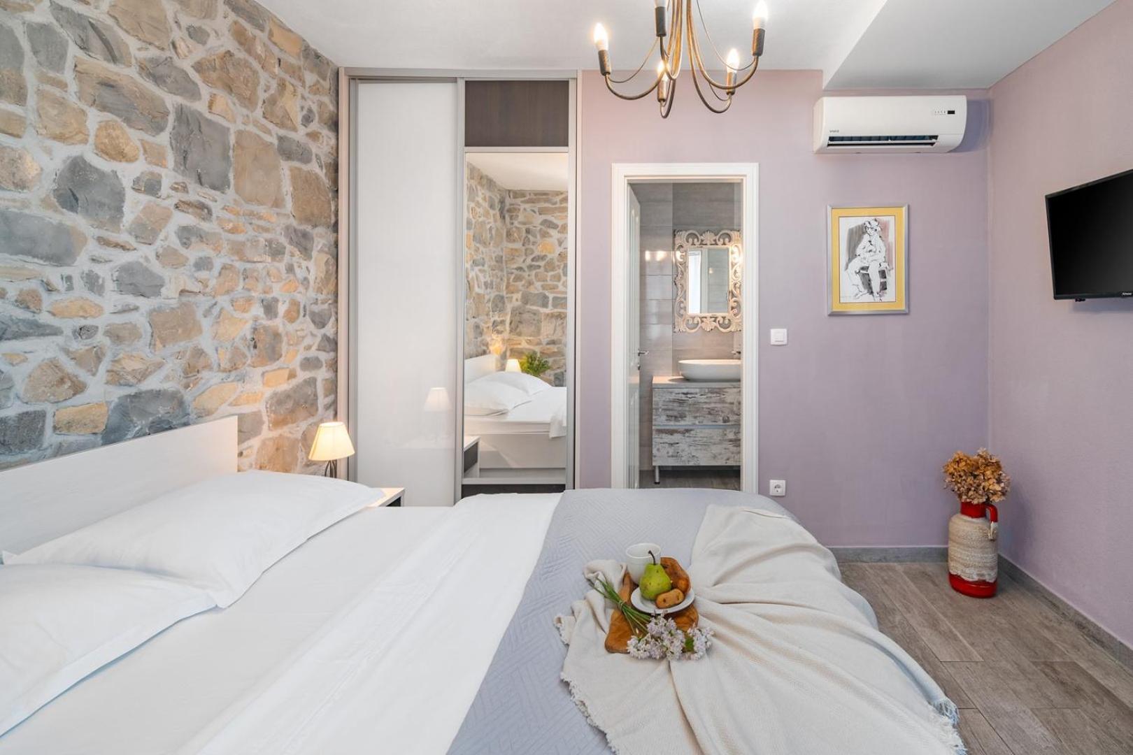 Villa New Filipetti In Center, 4 En-suite Bedrooms Charming Stone House, Heated Private Pool, 600m From Makarska
