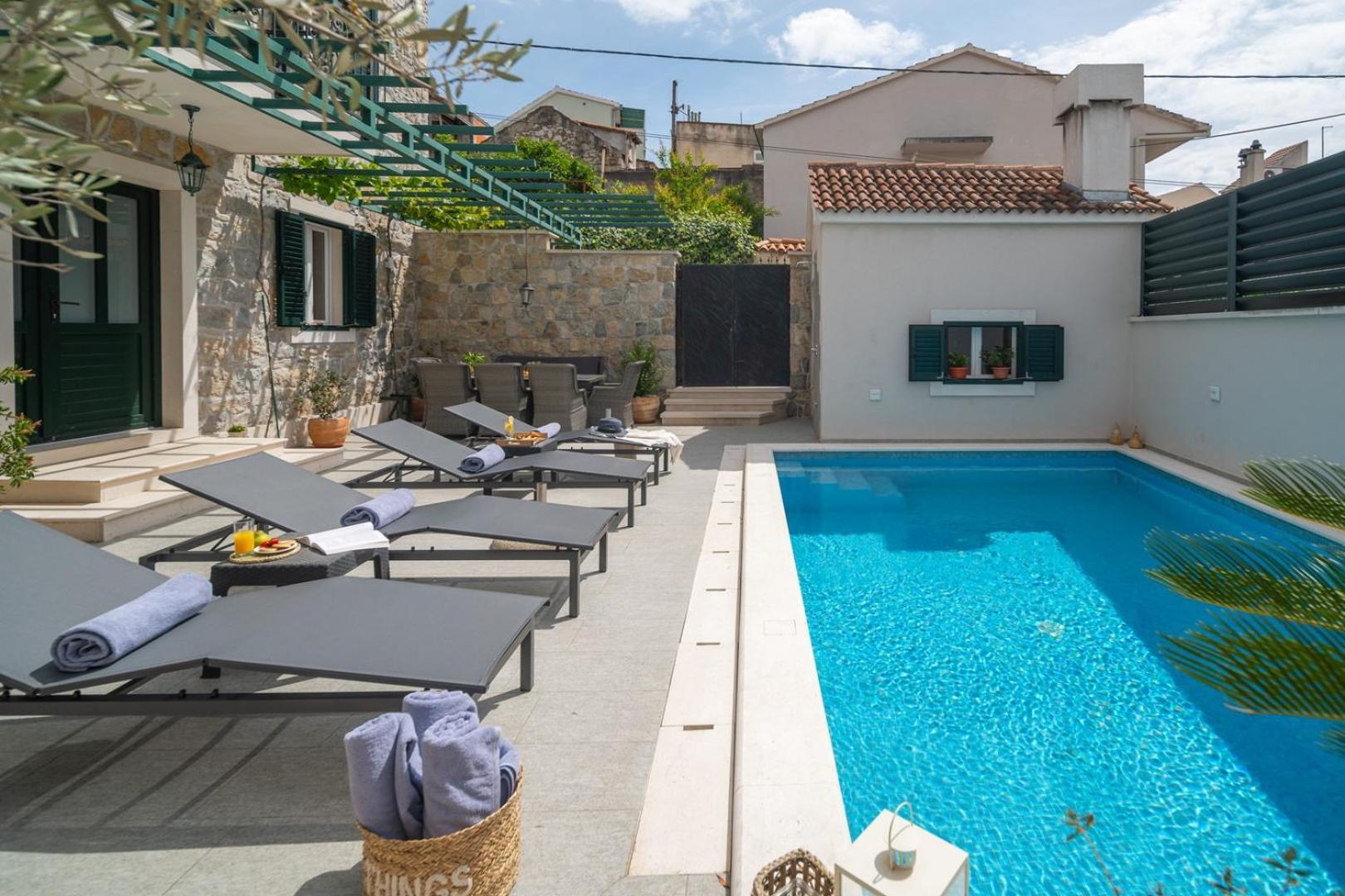 New Filipetti In Center, 4 En-suite Bedrooms Charming Stone House, Heated Private Pool, 600m From Villa *