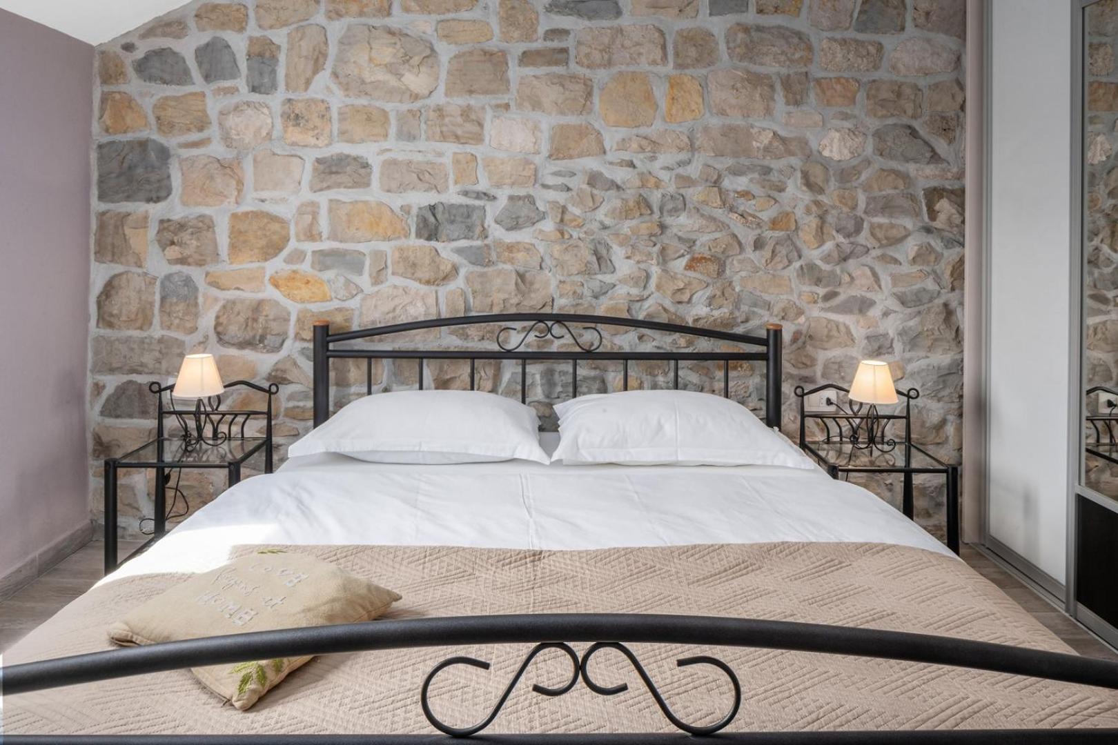 Villa New Filipetti In Center, 4 En-suite Bedrooms Charming Stone House, Heated Private Pool, 600m From Makarska