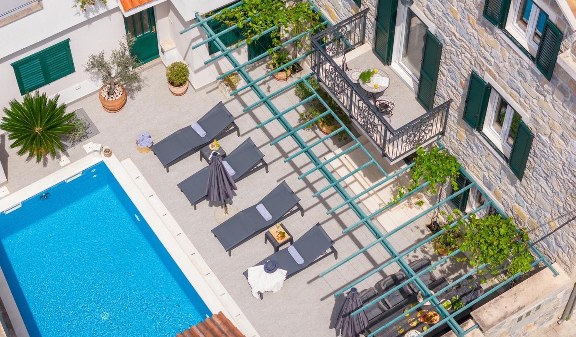Villa New Filipetti In Center, 4 En-suite Bedrooms Charming Stone House, Heated Private Pool, 600m From Makarska
